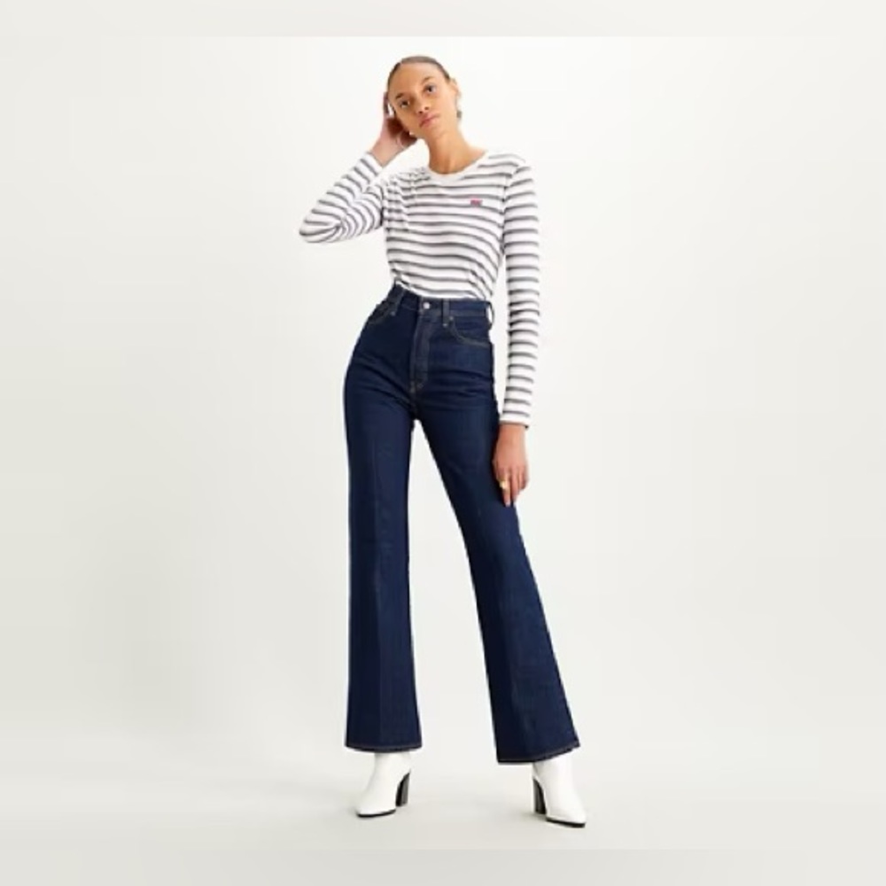 NWT Levi’s ribcage bootcut medium wash